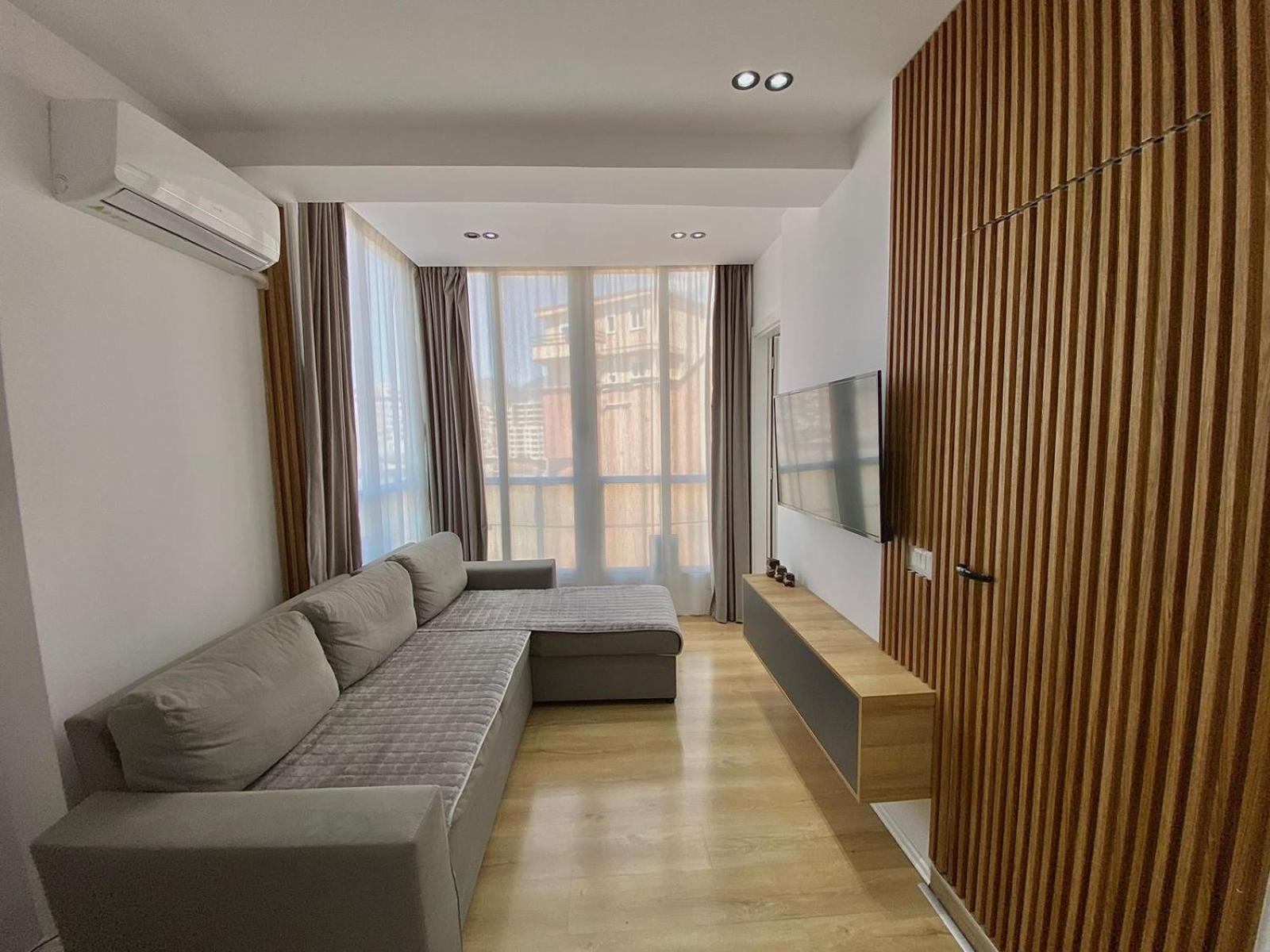 Mara Central Apartment 3 Tirana Buitenkant foto