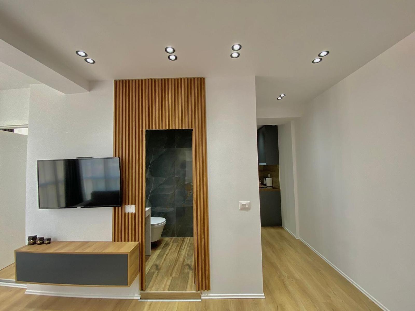 Mara Central Apartment 3 Tirana Buitenkant foto