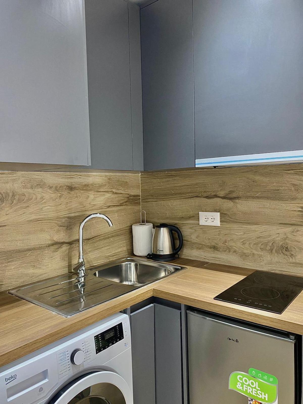 Mara Central Apartment 3 Tirana Buitenkant foto